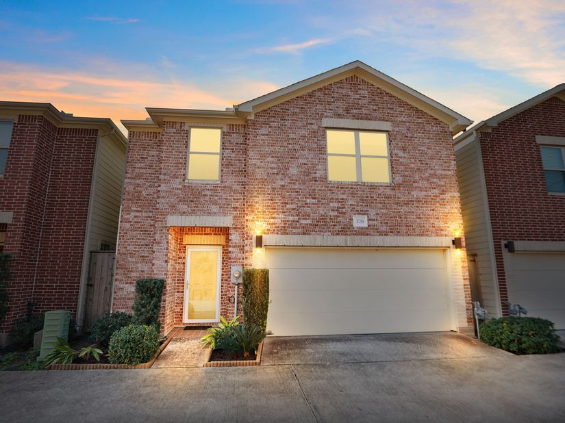 3739 Main Poplar Drive, Houston TX 77025