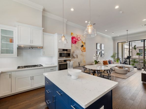 2711 Stelter Place, Houston TX 77007