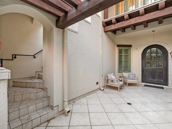 7 Moatwood Court, The Woodlands TX 77382