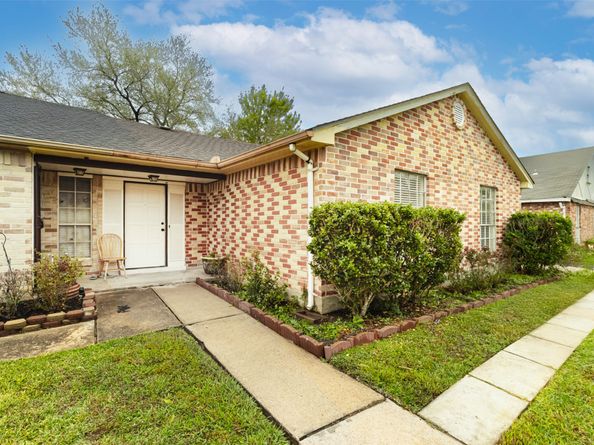9507 Wellsworth Drive, Houston TX 77083