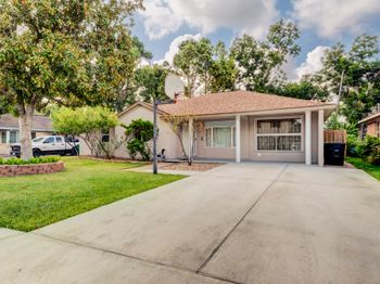 213 W Spreading Oak Drive