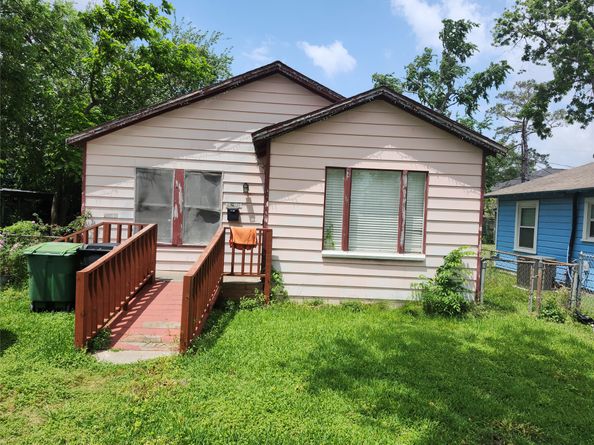 4215 Edison Street, Houston TX 77009