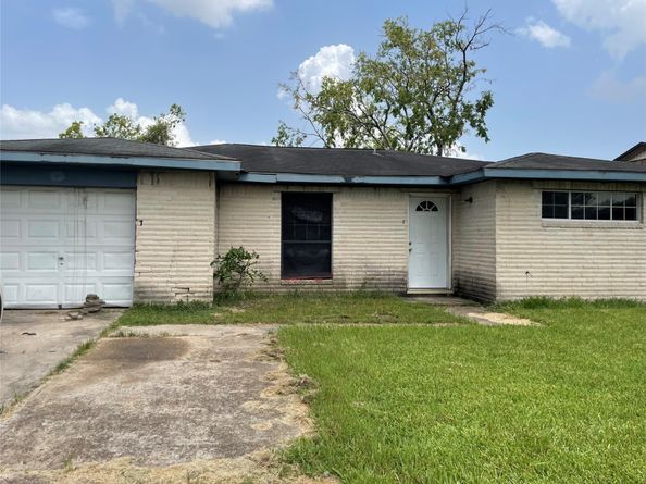 814 Deercrest Street, Channelview TX 77530