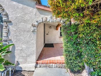 1617 W 80th Street