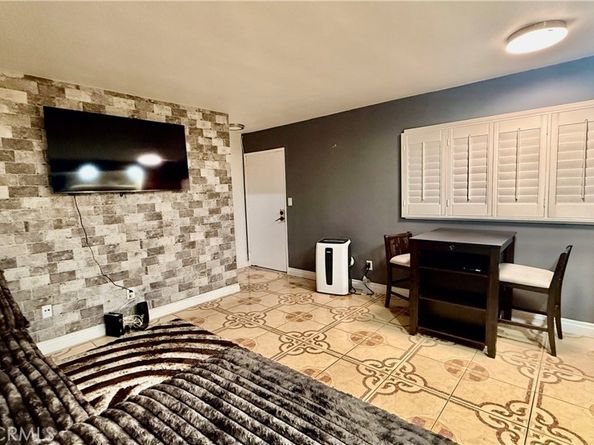 7904 Laurel Canyon 12, North Hollywood CA 91605