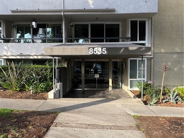 8535 W West Knoll 202, West Hollywood CA 90069