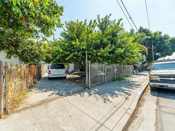 11422 Willowbrook, Los Angeles CA 90059