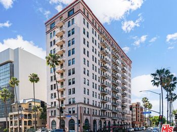 455 E Ocean Boulevard