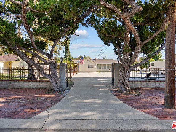 5708 Gentry Avenue, Valley Village CA 91607