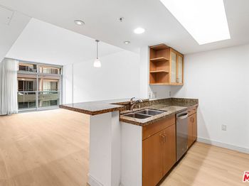 13700 Marina Pointe Drive