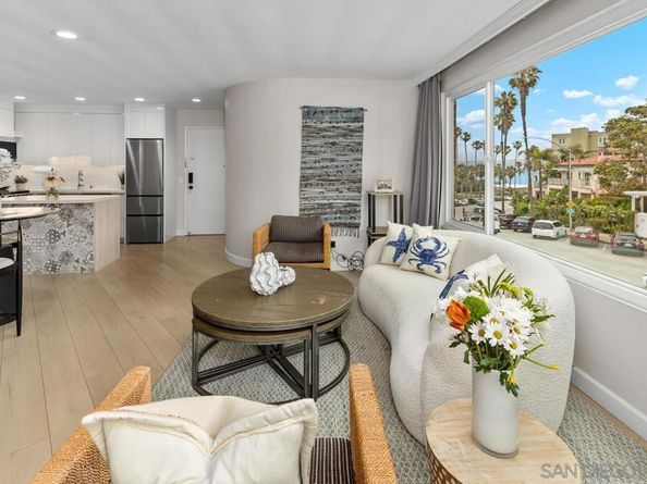 8040 Girard Ave 2, La Jolla CA 92037