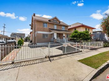 602 W 40th Place