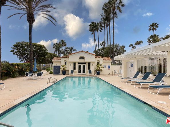 6483 Zuma View Place 106, Malibu CA 90265