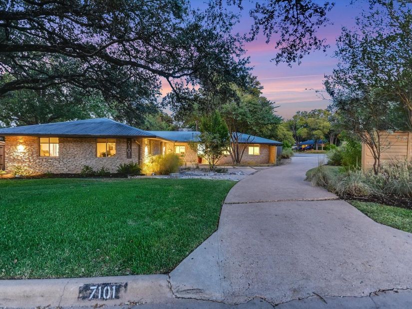 7101 Sungate DR, Austin TX 78731