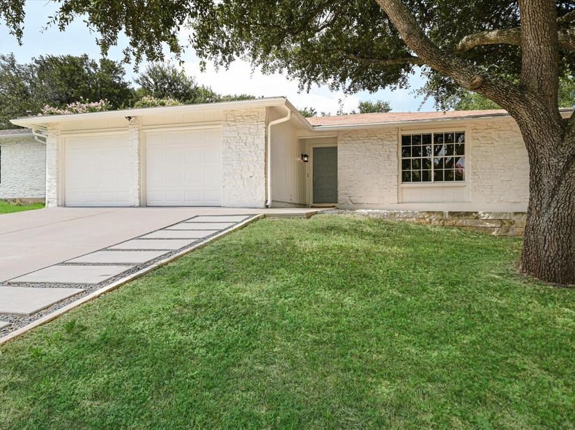 3203 Harpers Ferry LN, Austin TX 78745