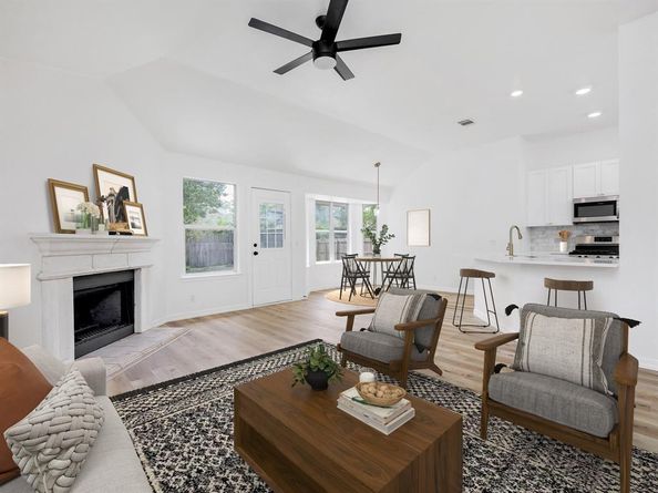 810 Honeysuckle DR, Leander TX 78641