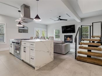 1109 W Annie ST