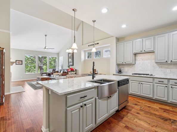 7901 Southwest PKWY 21, Austin TX 78735