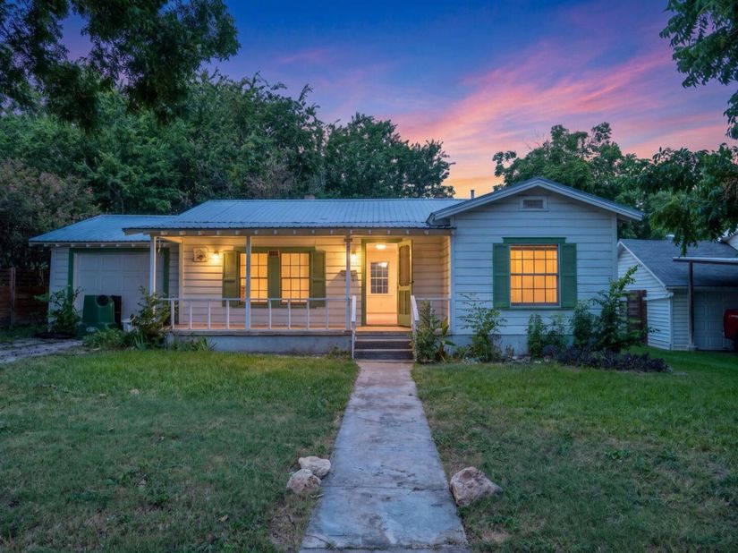 704 E Austin Ave, Round Rock TX 78664