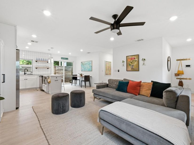 1406 Camelot CIR 1, Austin TX 78745