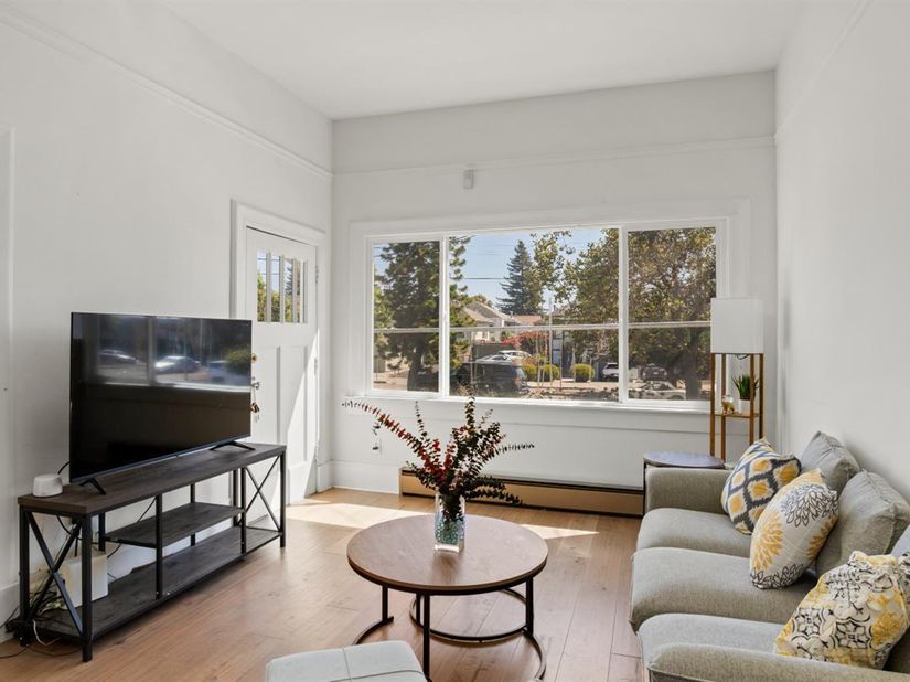 1160 Powell Street, Oakland CA 94608