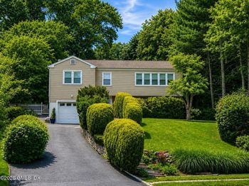 86 Sound Beach Avenue Extension