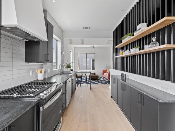 700 Denson DR 2102, Austin TX 78752