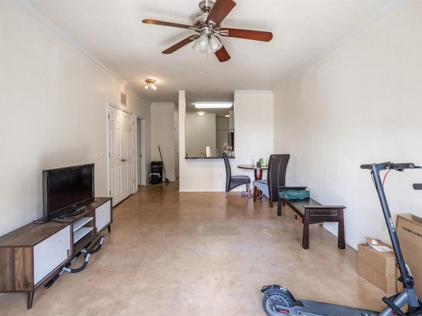 910 W 25th ST 403, Austin TX 78705
