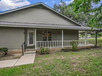 2605 W Stassney LN
