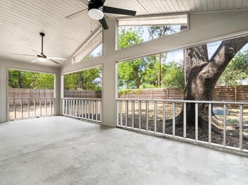 2600 Rogge LN