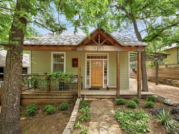 2503 Bryan ST