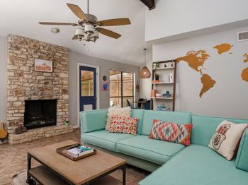 1127 Hollow Creek DR