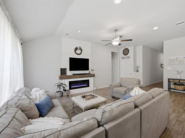 20812 Twisting TRL, Lago Vista TX 78645