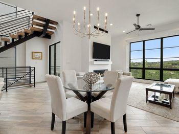 6603 Liliana LN