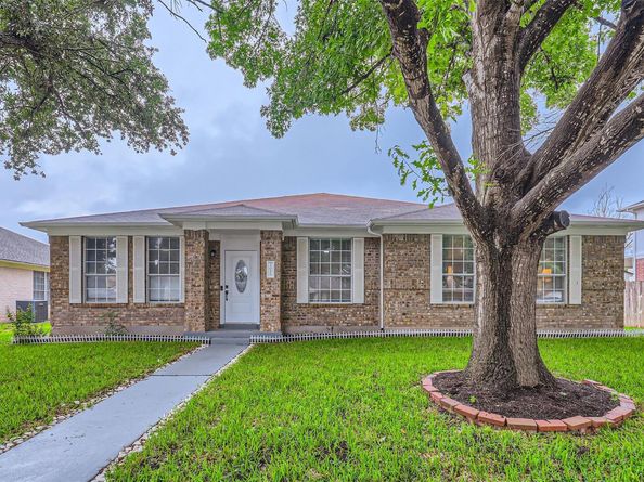 1016 Thackeray LN, Pflugerville TX 78660