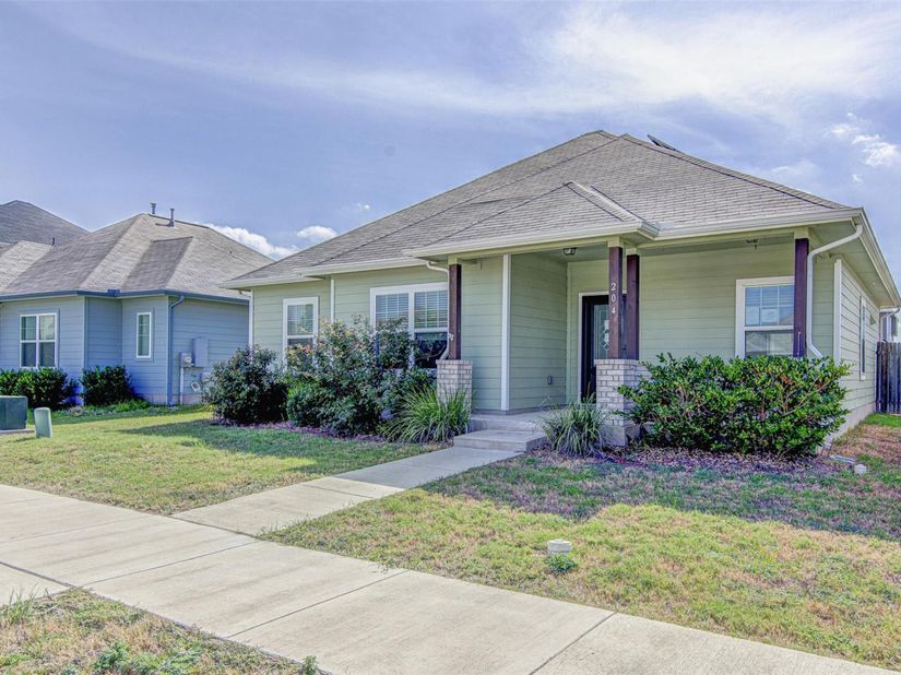 204 Oldbridge DR, Hutto TX 78634