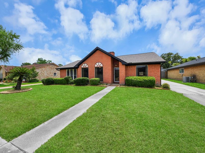 11526 Sagevale Lane, Houston TX 77089