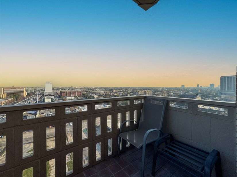 2016 Main Street 1502, Houston TX 77002