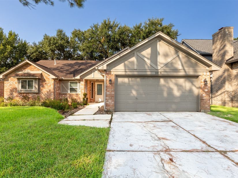 1019 Sugar Mountain Court, Sugar Land TX 77498