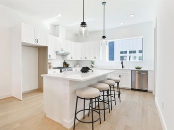 1016 W 15th 1/2 Street