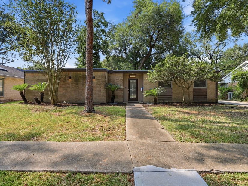 5515 Braesvalley Drive, Houston TX 77096