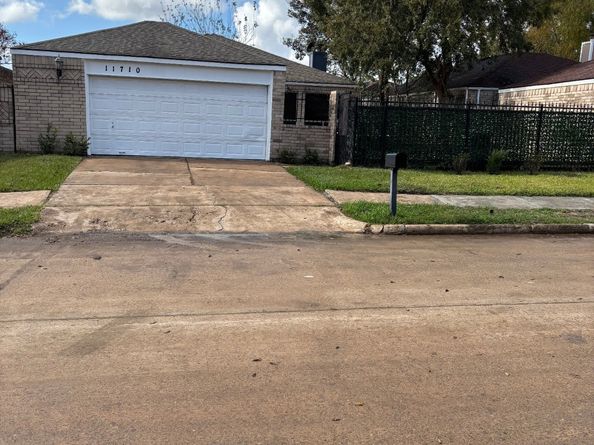 11710 Bowlan Lane, Houston TX 77035