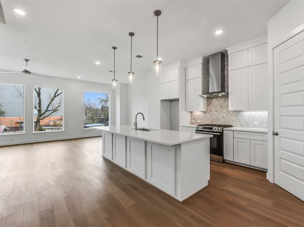 806 Fisher Street C, Houston TX 77018