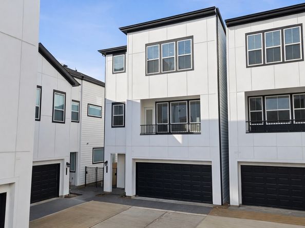 2706 Grand Fountains Drive H, Houston TX 77054