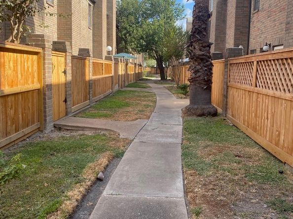 9850 Pagewood Lane 405, Houston TX 77042