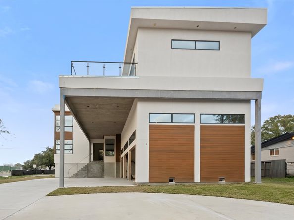 5030 Braesheather Drive, Houston TX 77096