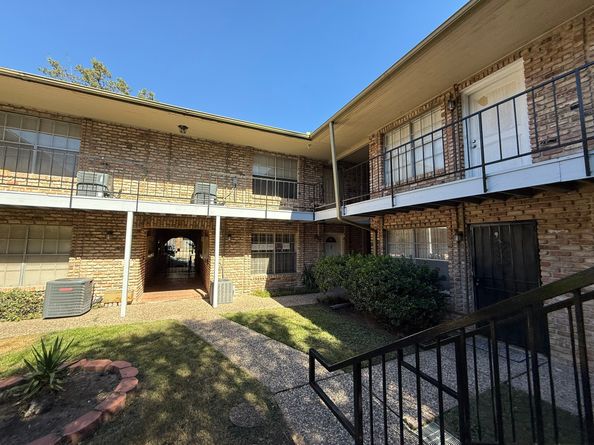 6401 Skyline Drive 5, Houston TX 77057