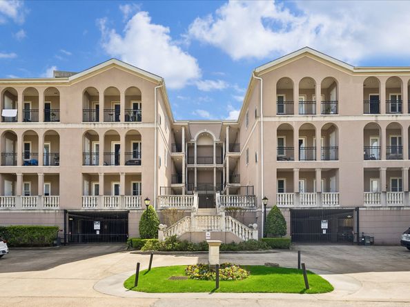 58 Briar Hollow Lane 203, Houston TX 77027