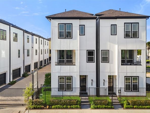 2708 Grand Fountains Drive E, Houston TX 77054