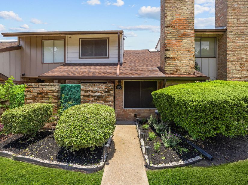 7912 Ellinger Lane, Houston TX 77040